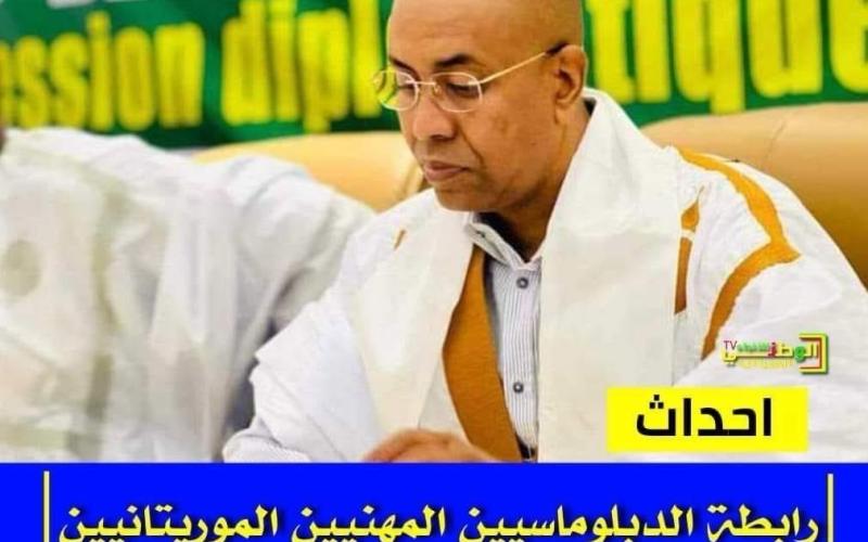 ،